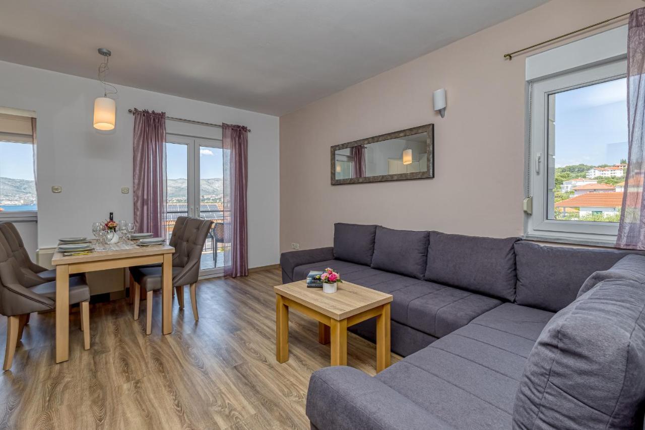 Island Resort Mihaela - Happy Rentals Трогир Екстериор снимка