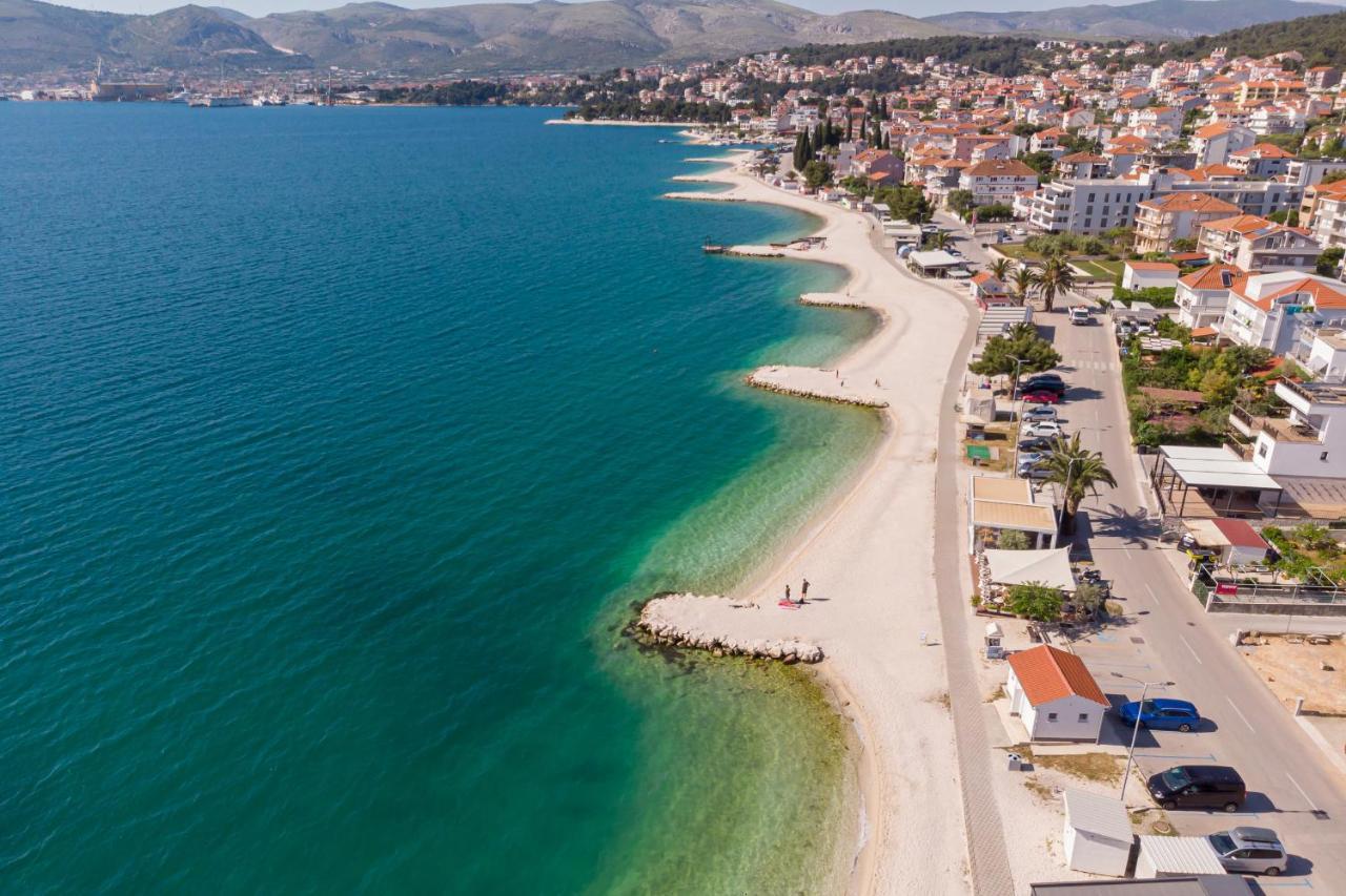 Island Resort Mihaela - Happy Rentals Трогир Екстериор снимка