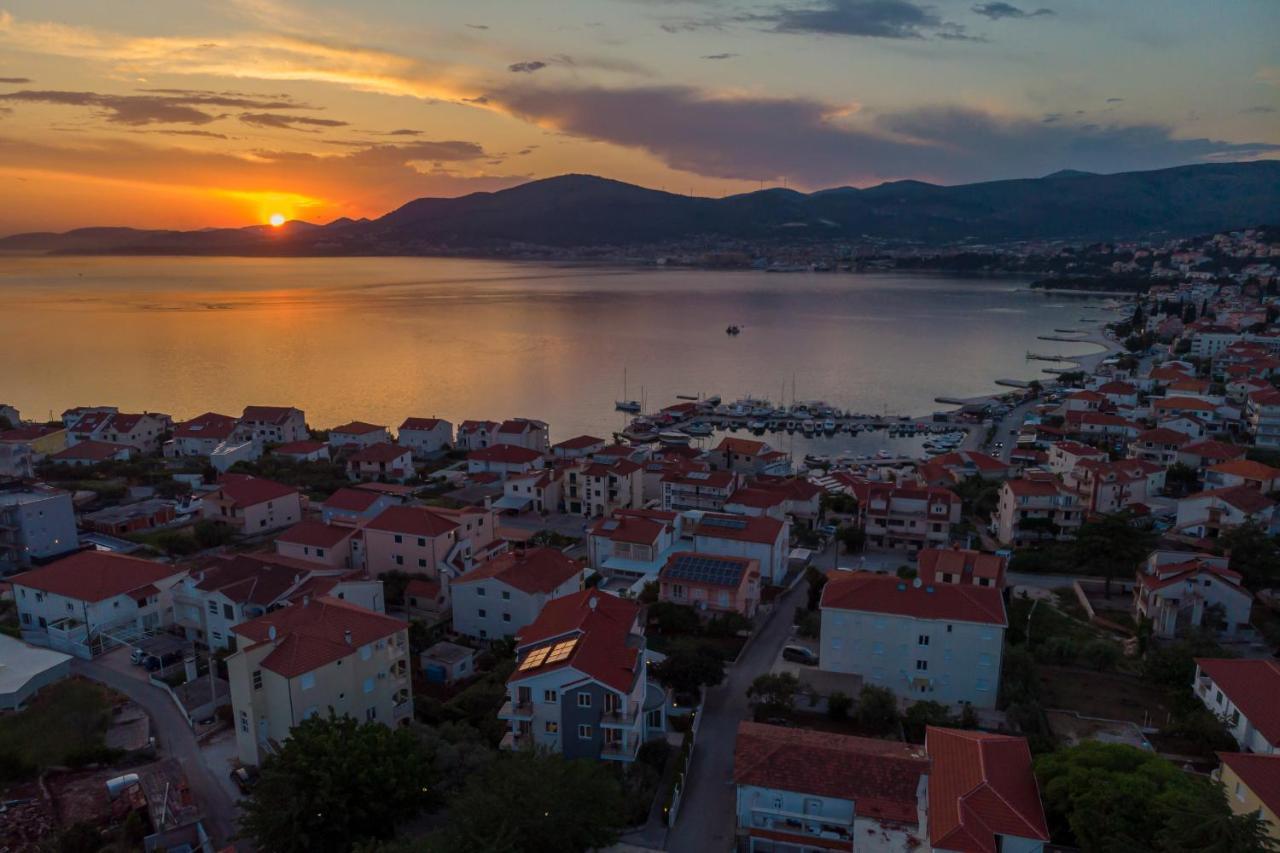 Island Resort Mihaela - Happy Rentals Трогир Екстериор снимка