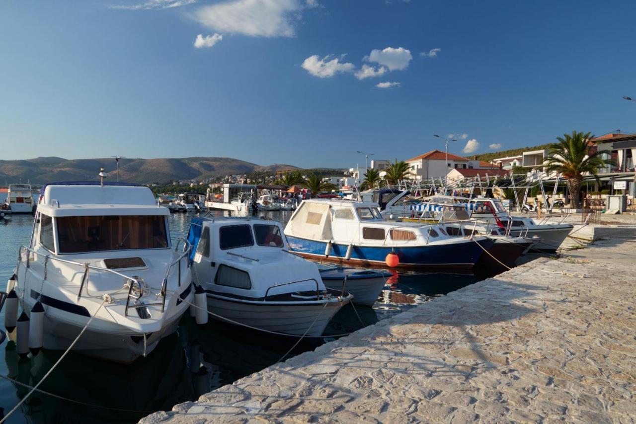 Island Resort Mihaela - Happy Rentals Трогир Екстериор снимка
