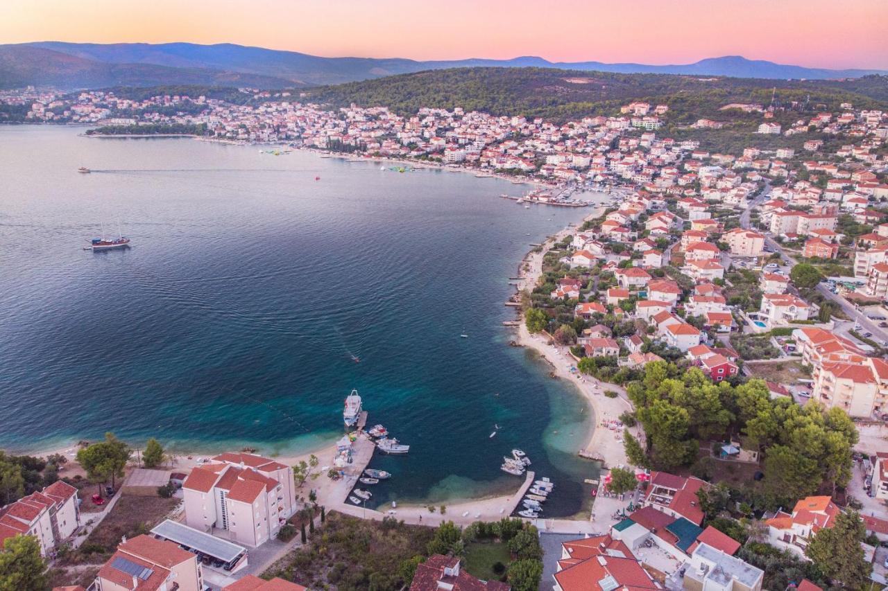 Island Resort Mihaela - Happy Rentals Трогир Екстериор снимка
