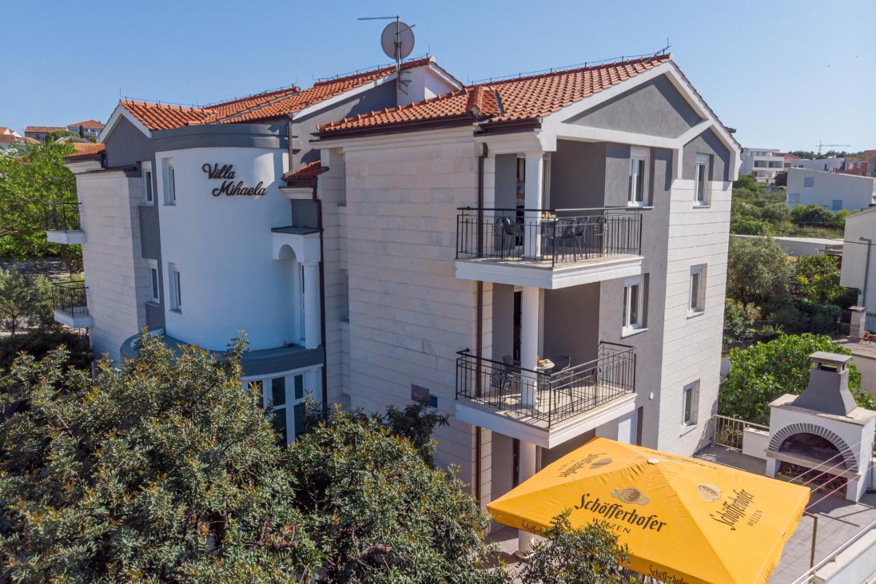 Island Resort Mihaela - Happy Rentals Трогир Екстериор снимка