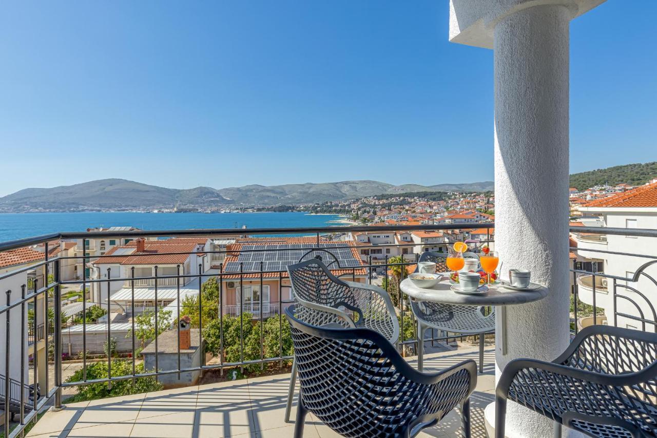 Island Resort Mihaela - Happy Rentals Трогир Екстериор снимка