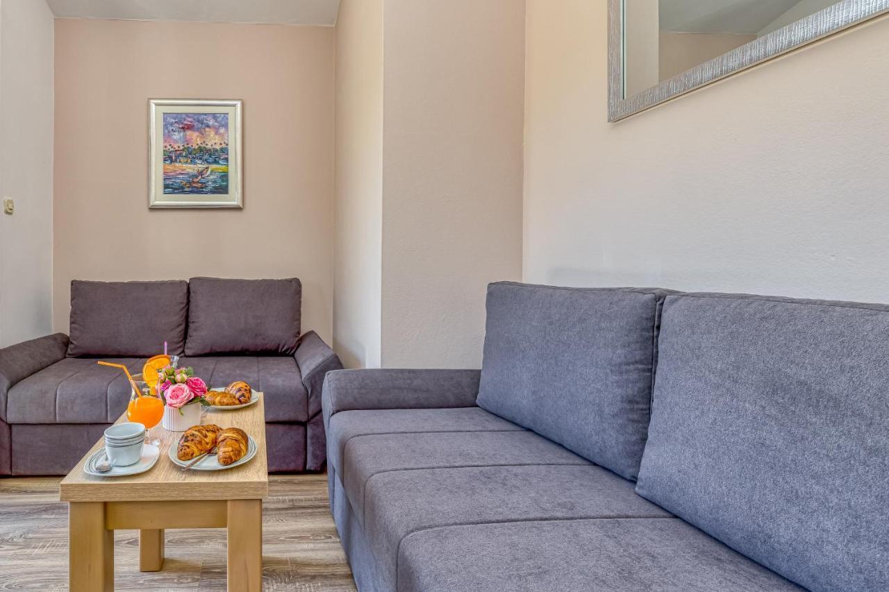 Island Resort Mihaela - Happy Rentals Трогир Екстериор снимка